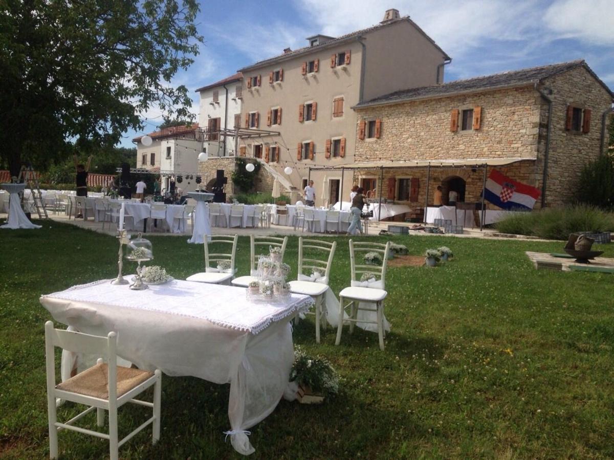 Villa Poropati, Groznjan, Istria - Luxury Countryside Estate For Up To 19 Persons - Large Pool Of 80M2 With Kids Section Dış mekan fotoğraf