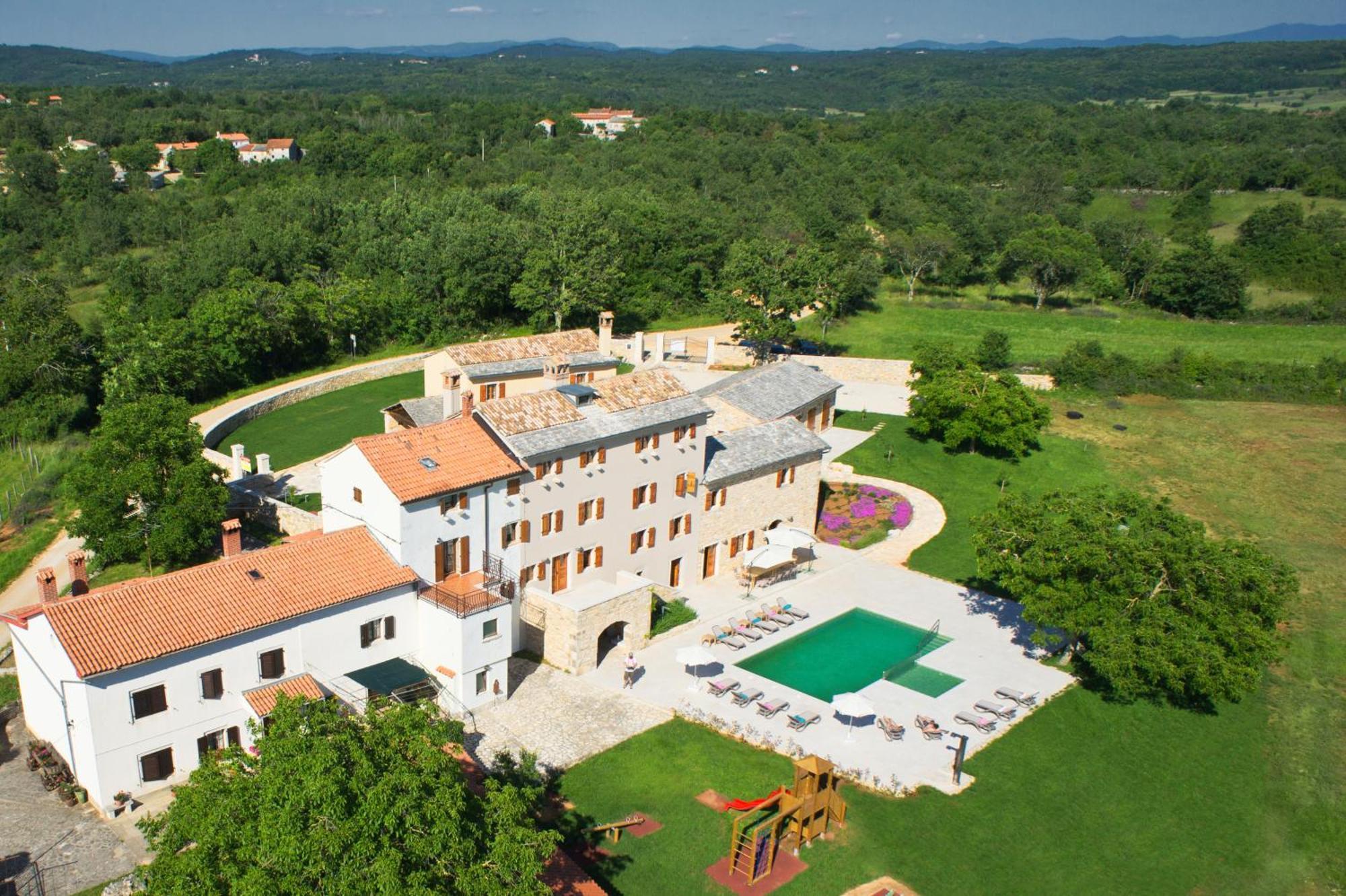 Villa Poropati, Groznjan, Istria - Luxury Countryside Estate For Up To 19 Persons - Large Pool Of 80M2 With Kids Section Dış mekan fotoğraf