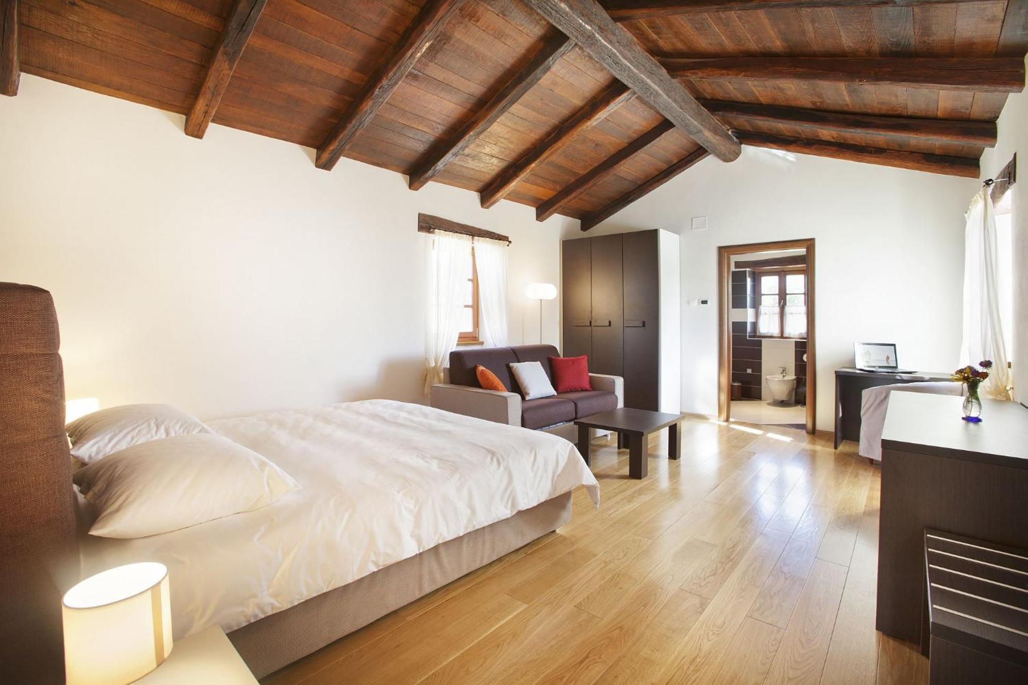 Villa Poropati, Groznjan, Istria - Luxury Countryside Estate For Up To 19 Persons - Large Pool Of 80M2 With Kids Section Dış mekan fotoğraf
