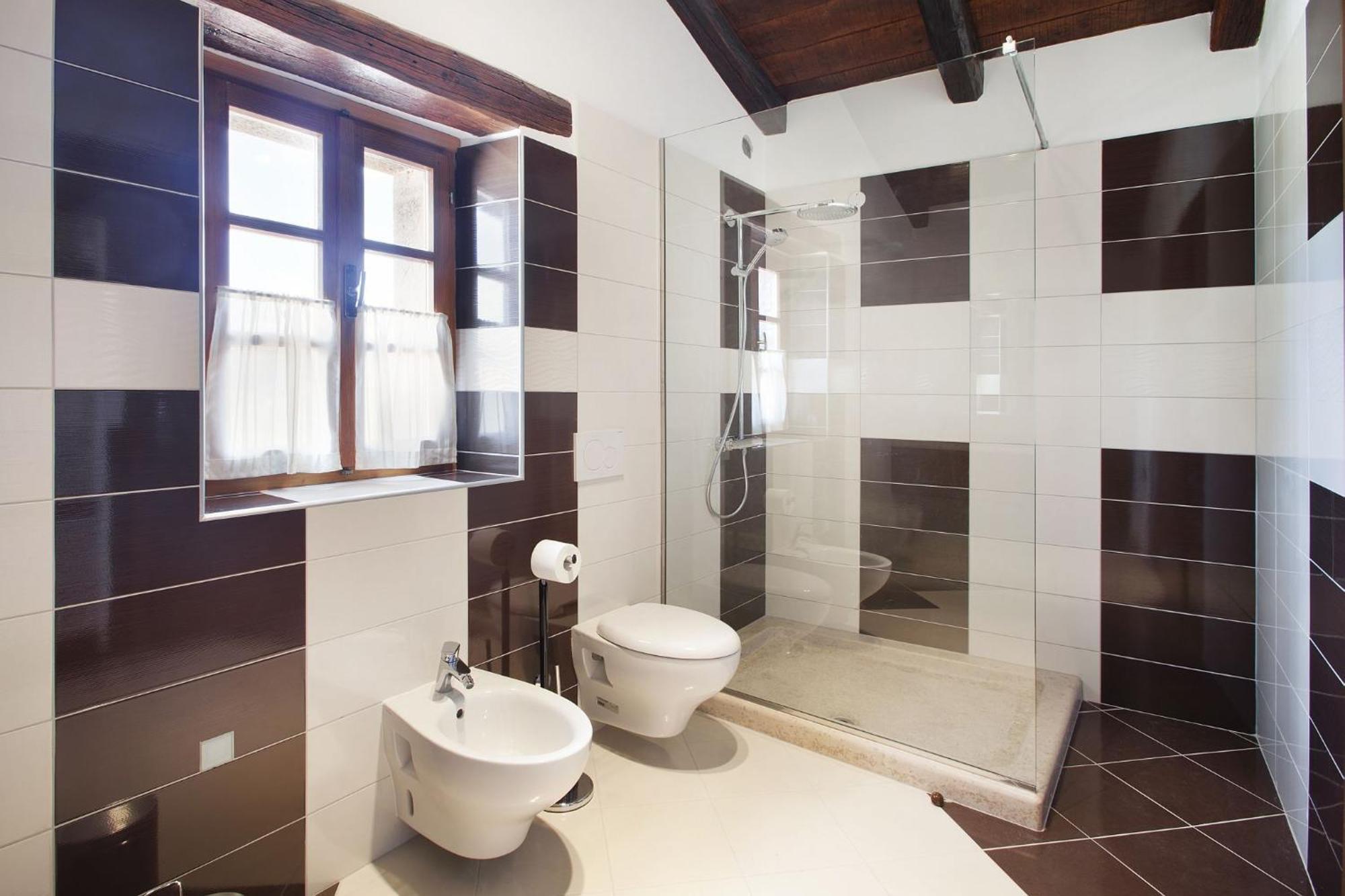 Villa Poropati, Groznjan, Istria - Luxury Countryside Estate For Up To 19 Persons - Large Pool Of 80M2 With Kids Section Dış mekan fotoğraf