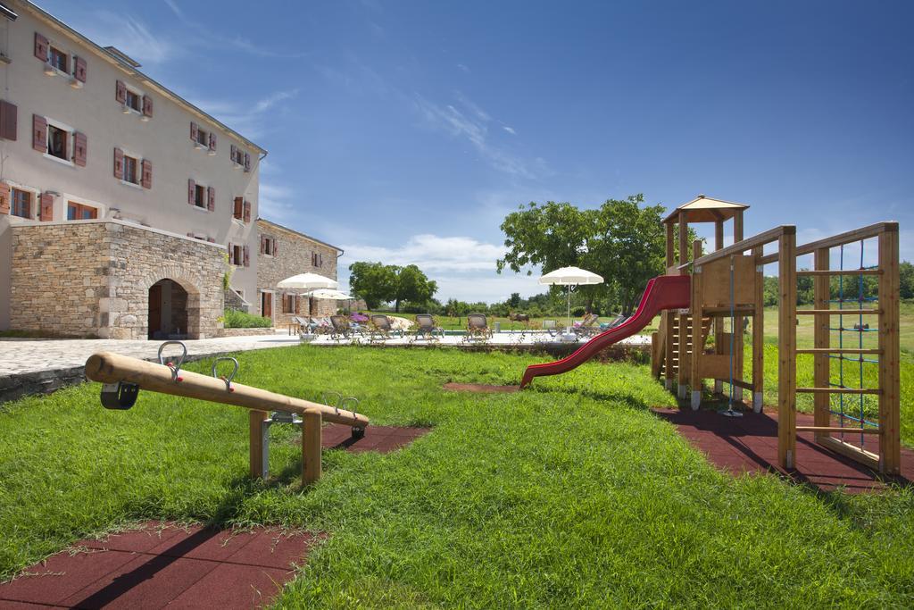 Villa Poropati, Groznjan, Istria - Luxury Countryside Estate For Up To 19 Persons - Large Pool Of 80M2 With Kids Section Dış mekan fotoğraf
