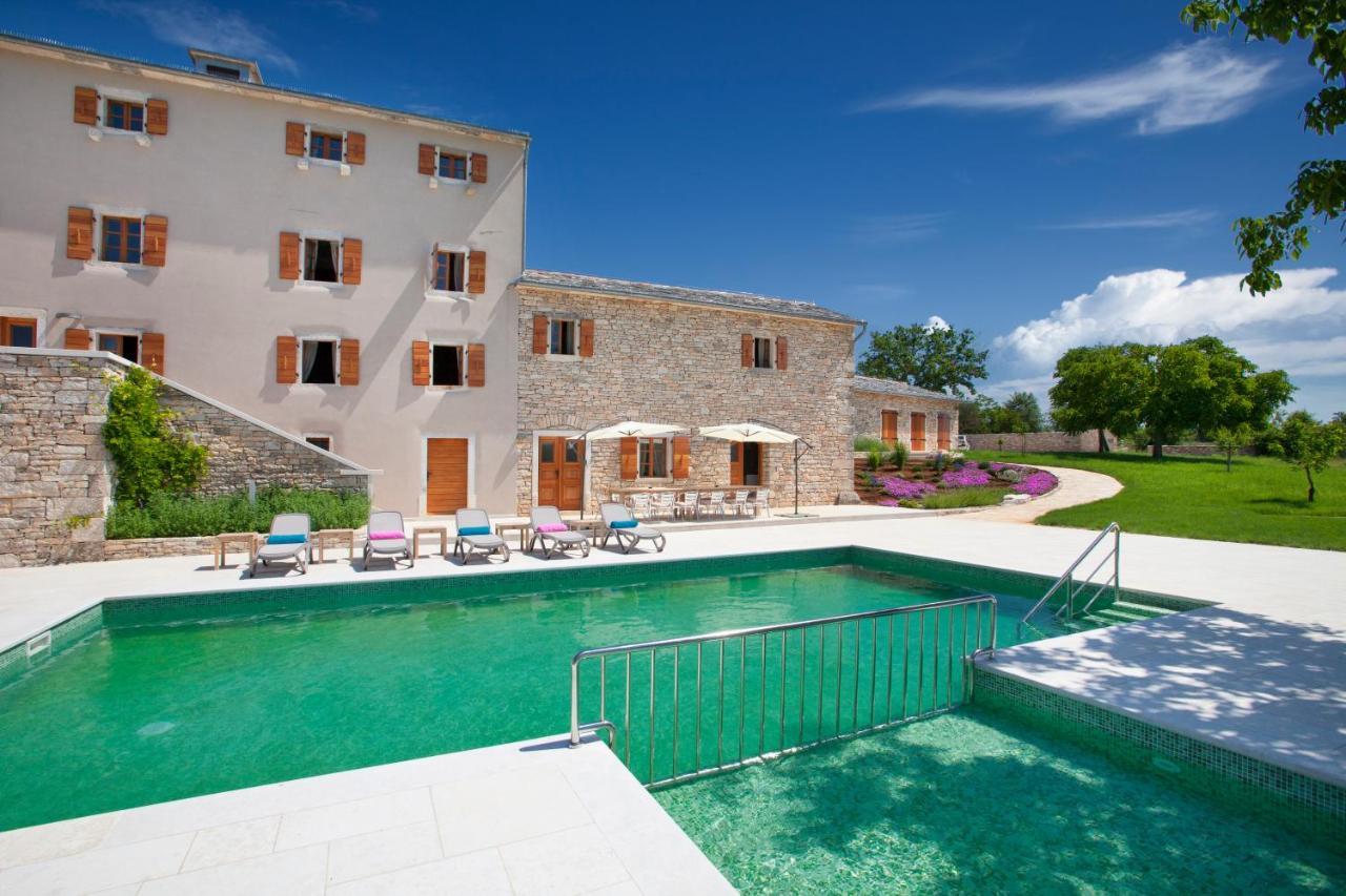 Villa Poropati, Groznjan, Istria - Luxury Countryside Estate For Up To 19 Persons - Large Pool Of 80M2 With Kids Section Dış mekan fotoğraf
