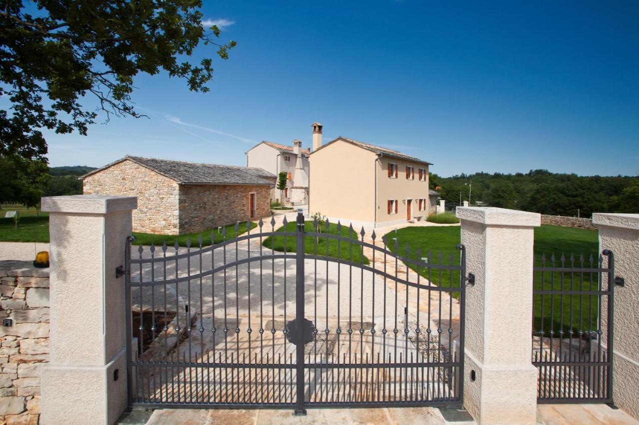Villa Poropati, Groznjan, Istria - Luxury Countryside Estate For Up To 19 Persons - Large Pool Of 80M2 With Kids Section Dış mekan fotoğraf