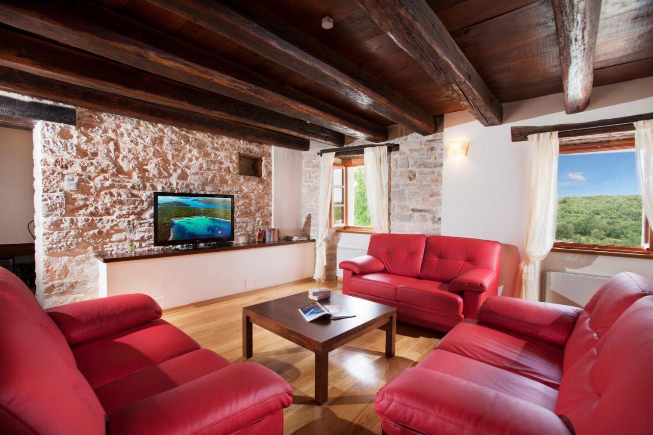 Villa Poropati, Groznjan, Istria - Luxury Countryside Estate For Up To 19 Persons - Large Pool Of 80M2 With Kids Section Dış mekan fotoğraf