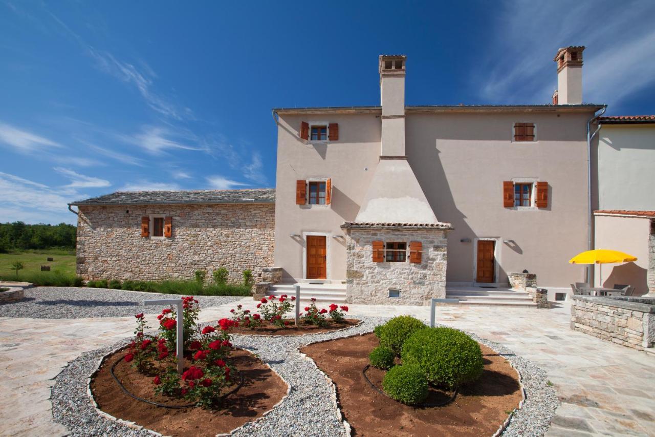 Villa Poropati, Groznjan, Istria - Luxury Countryside Estate For Up To 19 Persons - Large Pool Of 80M2 With Kids Section Dış mekan fotoğraf