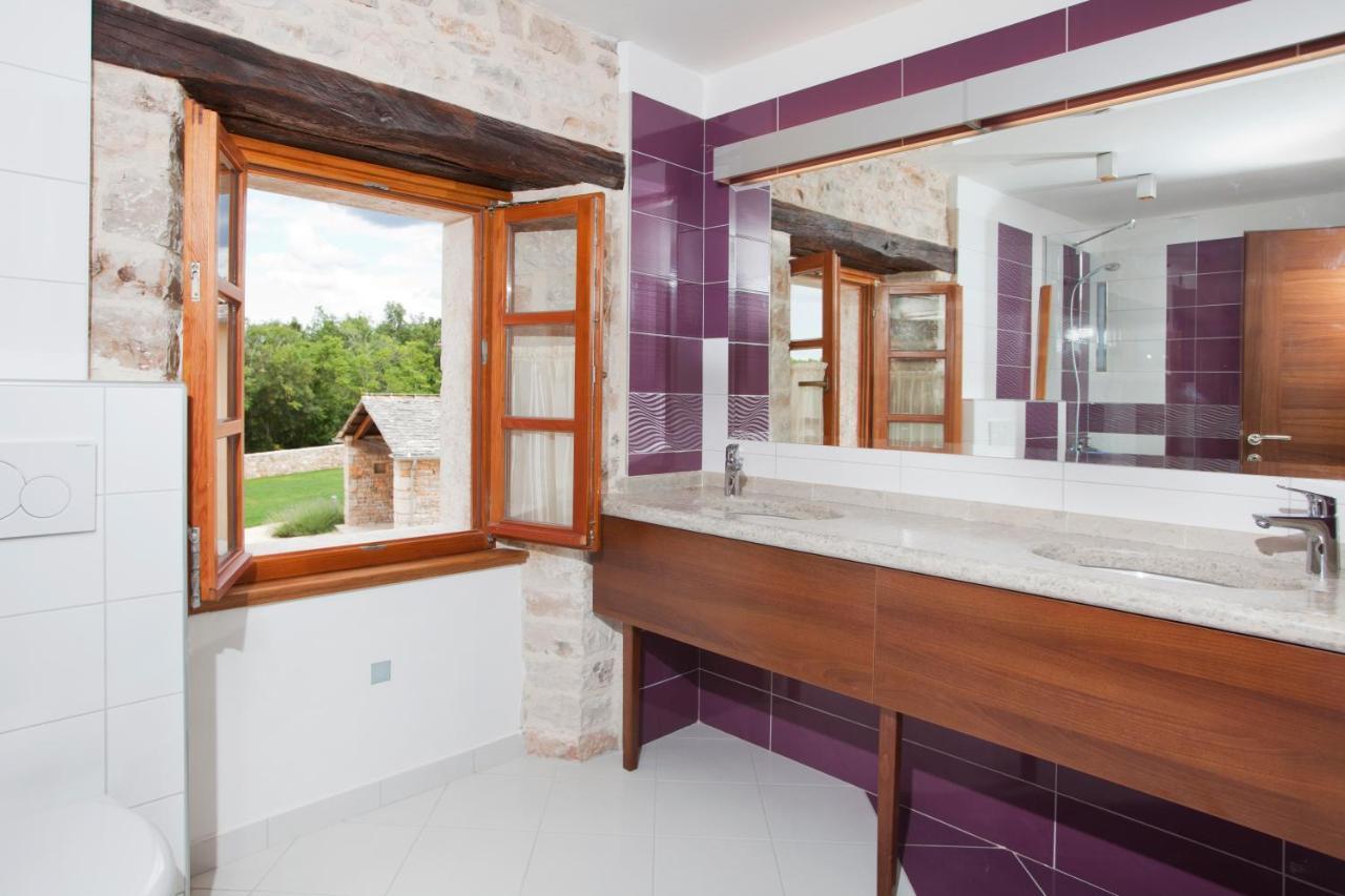 Villa Poropati, Groznjan, Istria - Luxury Countryside Estate For Up To 19 Persons - Large Pool Of 80M2 With Kids Section Dış mekan fotoğraf